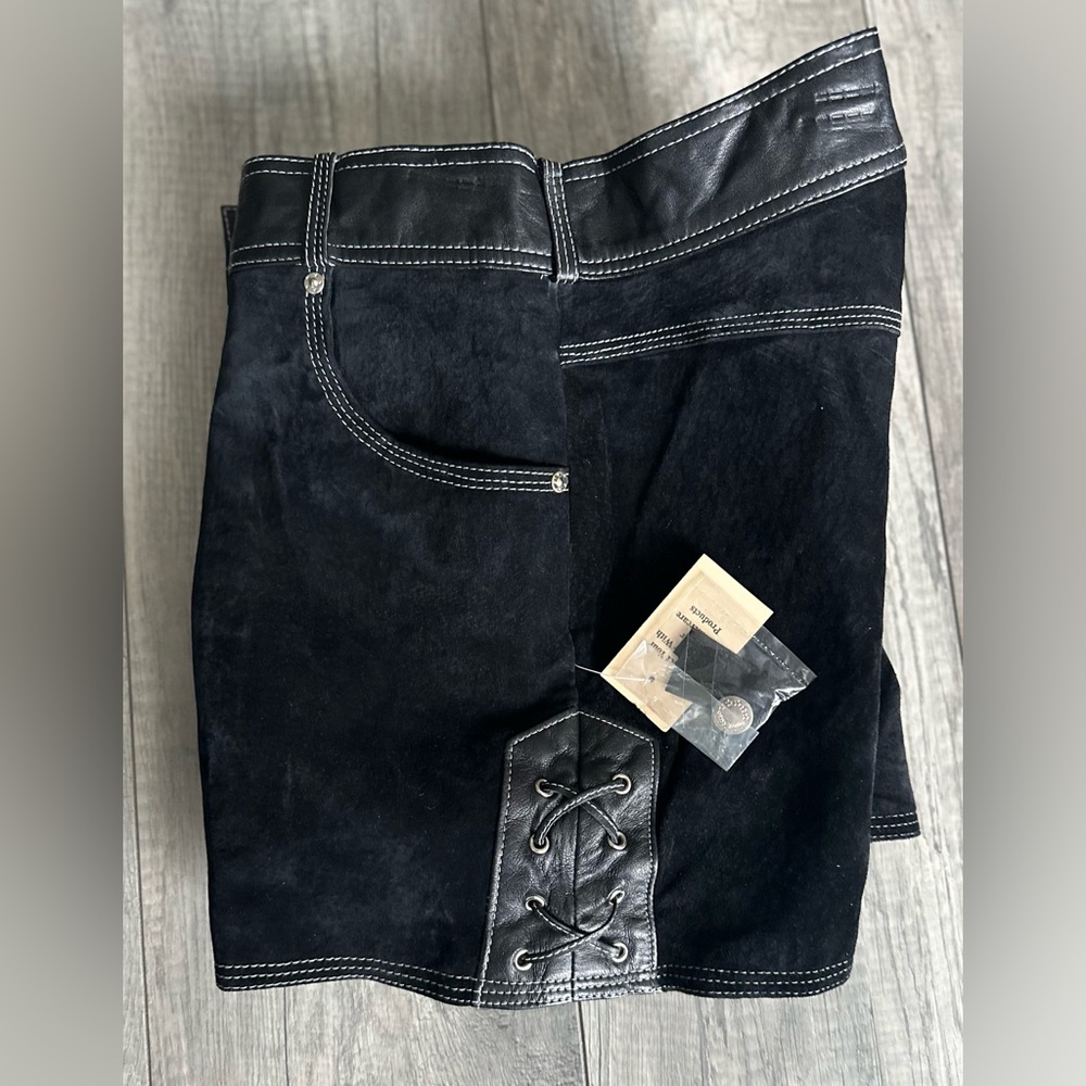 NWT Vintage Wilsons Leather Beyond Leather Black Leather & Suede Shorts - Picture 2 of 13